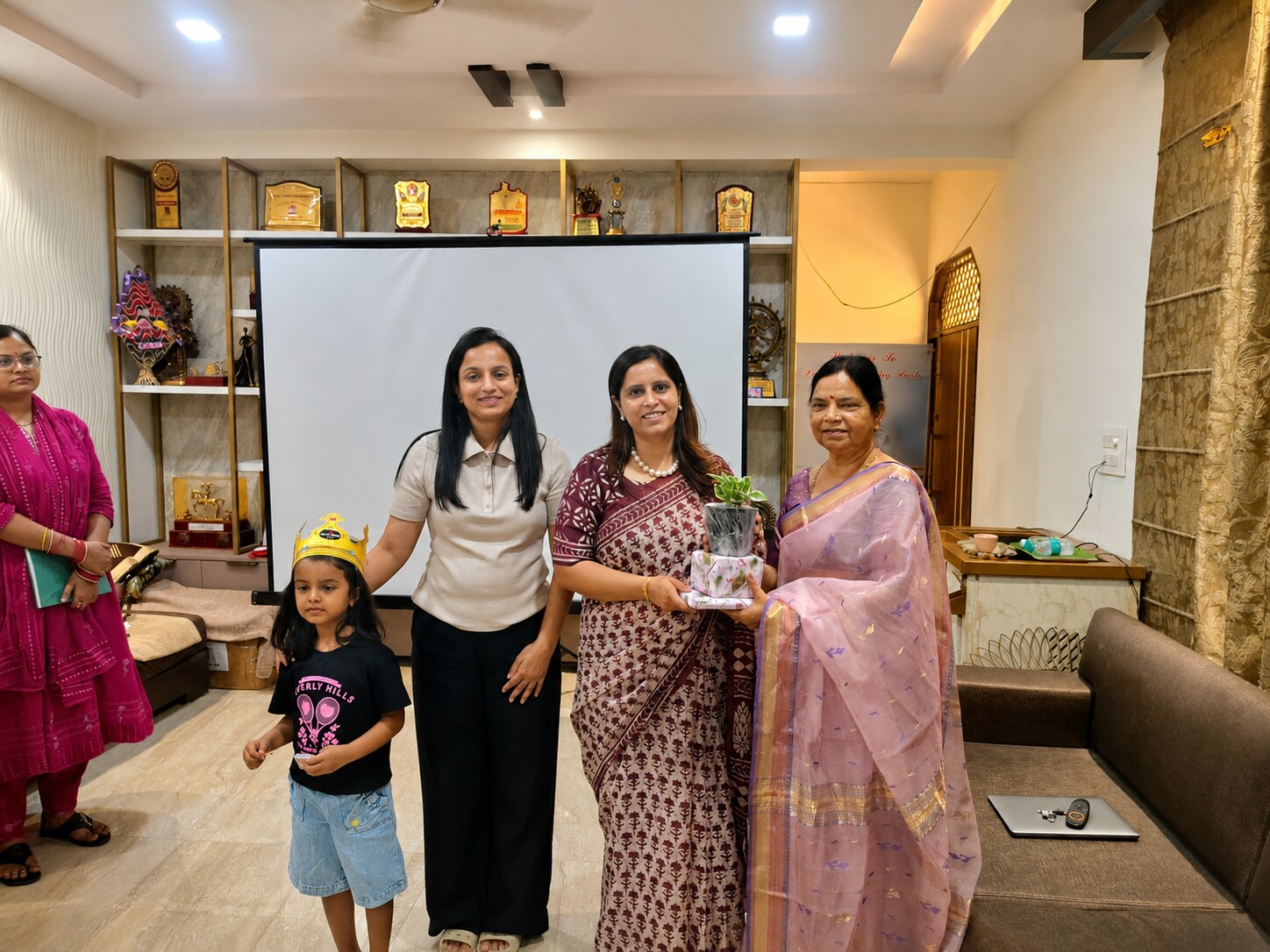 Teachers at the workshop with a motivational close