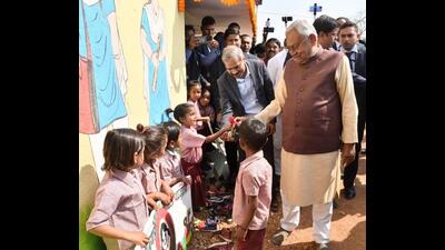 Chief minister Nitish Kumar during his 'Samadhan Yatra' in Banka on Monday. (HT Photo) Chief minister Nitish Kumar during his 'Samadhan Yatra' in Banka on Monday. (HT Photo)