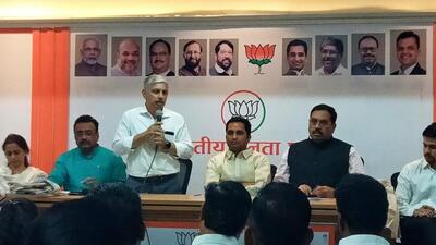 Late MLA Mukta Tilak’s husband Shailesh Tilak and son Kunal during a BJP meeting. (HT PHOTO)