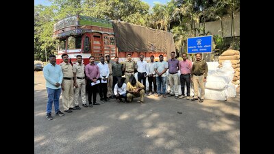 Lonavla police seized 342 gunny bags of gutkha sachets worth  ₹10.67 lakh and arrested three persons, said officials on Monday. (HT PHOTO)