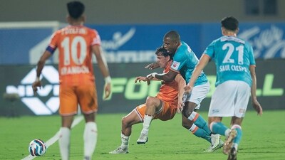 Bhubaneswar: Iker Guarrotxena Vallejo of FC Goa and Diego Mauricio Machado De Brito of Odisha FC during HERO INDIAN SUPER LEAGUE 2022 played between Odisha FC and FC Goa at the Kalinga Stadium, Bhubaneswar, Monday, Feb. 6, 2023. (PTI Photo)(PTI02_06_2023_000298B) (PTI) Bhubaneswar: Iker Guarrotxena Vallejo of FC Goa and Diego Mauricio Machado De Brito of Odisha FC during HERO INDIAN SUPER LEAGUE 2022 played between Odisha FC and FC Goa at the Kalinga Stadium, Bhubaneswar, Monday, Feb. 6, 2023. (PTI Photo)(PTI02_06_2023_000298B) (PTI)