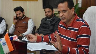 Panchkula mayor Kulbhushan Goyal addressing a press conference on Monday. (Sant Arora/Hindustan Times)