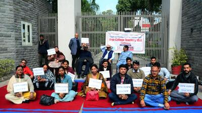 Punjab and Chandigarh College Teachers’ Union PCCTU staging protest against the state government in Ludhiana on Monday. (Harvinder Singh/HT)
