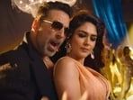 Stills from Selfiee song Kudiyee Ni Teri teaser. Stills from Selfiee song Kudiyee Ni Teri teaser.
