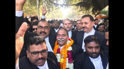 Ashok Kumar SIngh (wearing garland) being greeted by his supporters. (HT Photo)