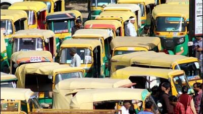 At Ghaziabad's old bus stand on Tuesday. On Monday, the Uttar Pradesh government revised the fares of autorickshaws. (Sakib Ali/HT Photo) At Ghaziabad's old bus stand on Tuesday. On Monday, the Uttar Pradesh government revised the fares of autorickshaws. (Sakib Ali/HT Photo)