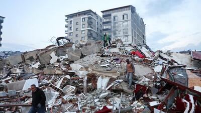 People walk amid rubble following an earthquake in Hatay, Turkey, February 7, 2023. REUTERS/Umit Bektas (REUTERS) People walk amid rubble following an earthquake in Hatay, Turkey, February 7, 2023. REUTERS/Umit Bektas (REUTERS)
