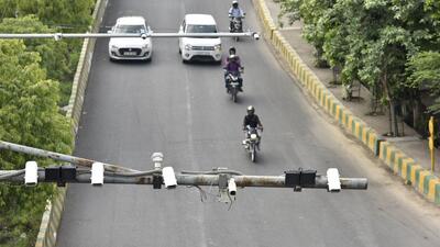 Police officers said the parking system will be incorporated with the existing Intelligent Traffic Management System. (Sunil, Ghosh/HT Photo) Police officers said the parking system will be incorporated with the existing Intelligent Traffic Management System. (Sunil, Ghosh/HT Photo)