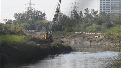 The Chilla elevated road construction site in Noida on Tuesday. (Sunil Ghosh/HT Photo) The Chilla elevated road construction site in Noida on Tuesday. (Sunil Ghosh/HT Photo)