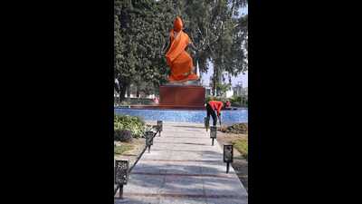 The bronze statue of Lakshman, the younger brother of Lord Ram, was placed outside the Lucknow airport on Feb 7. (Deepak Gupta/HT) The bronze statue of Lakshman, the younger brother of Lord Ram, was placed outside the Lucknow airport on Feb 7. (Deepak Gupta/HT)