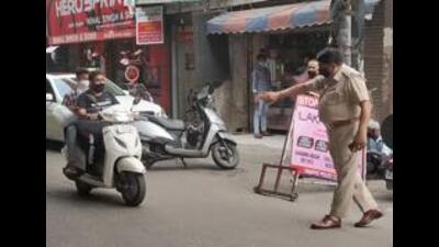 Tightening the noose around underage driving, Ludhiana traffic police installed checkpoints outside six schools in the city and issued challan against 97 vehicles on Tuesday. (HT file photo for representation)