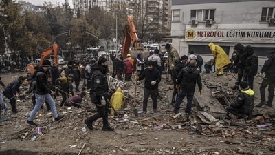 Turkey-Syria Earthquake LIVE updates: People and emergency teams search for people in the rubble in a destroyed building in Gaziantep, Turkey. (AP) Turkey-Syria Earthquake LIVE updates: People and emergency teams search for people in the rubble in a destroyed building in Gaziantep, Turkey. (AP)