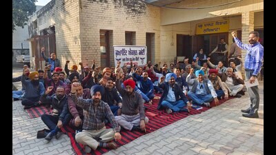 Veterinary officers of the animal husbandry department during the protest in Ludhiana on Tuesday. (HT Photo)