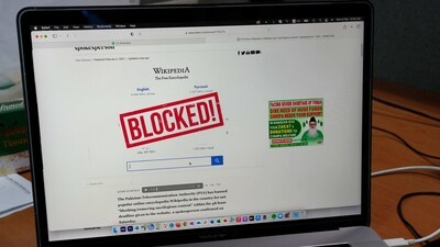 A computer screen displays a notice blocking the Wikipedia website through an online news site in Islamabad, Pakistan, Monday. (AP) A computer screen displays a notice blocking the Wikipedia website through an online news site in Islamabad, Pakistan, Monday. (AP)