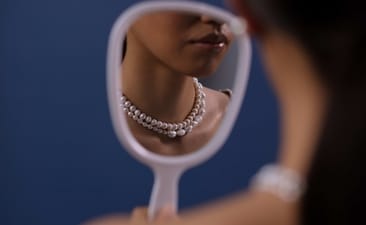 Stunning jewellery pieces always manage to bring a big smile on the face of woman. (Pexels) Stunning jewellery pieces always manage to bring a big smile on the face of woman. (Pexels)