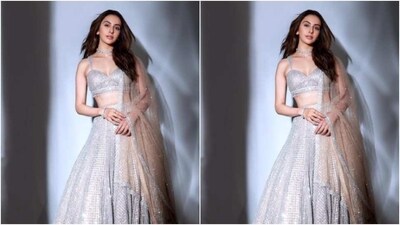 Styled by fashion stylist Anshika Verma, Rakul Preet wore her tresses open in wavy curls with a middle part as she posed for the pictures. (Instagram/@rakulpreet) Styled by fashion stylist Anshika Verma, Rakul Preet wore her tresses open in wavy curls with a middle part as she posed for the pictures. (Instagram/@rakulpreet)