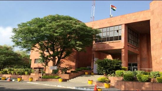 A division bench of the high court of Jammu & Kashmir and Ladakh comprising acting chief justice Tashi Rabstan and justice Moksha Khajuria Kazmi on Tuesday asked the UT administration to file the latest status report on unauthorised and illegal occupation of government accommodations by former ministers and ex-legislators, “who were issued eviction notices in 2018 but they have not been evicted yet”. (Image for representational purpose)