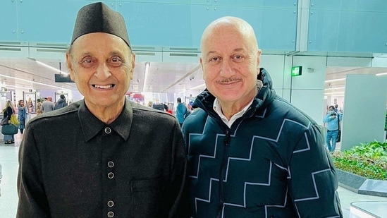Anupam Kher met Karan Singh and shared a picture.