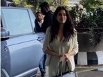 Janhvi Kapoor's off-white look is the epitome of fashion for comfy flying Janhvi Kapoor's off-white look is the epitome of fashion for comfy flying