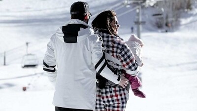 In the first picture, Priyanka Chopra can be seen carrying her daughter while her husband Nick Jonas holds her.&nbsp; (Instagram/@nickjonas)