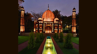 A replica of the Taj Mahal at the ‘Waste to Wonder Park’ in Sarai Kale Khan in New Delhi. (Raj K Raj/HT PHOTO) A replica of the Taj Mahal at the ‘Waste to Wonder Park’ in Sarai Kale Khan in New Delhi. (Raj K Raj/HT PHOTO)