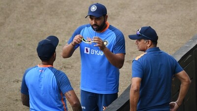 India's captain Rohit Sharma (C) and team coach Rahul Dravid (R) listen to their teammate Suryakumar Yadav during a practice session (AFP)
