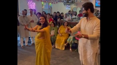 Couple dancing to Maan Meri Jaan at their baby shower. (Instagram/@dimplebrahmbhatt_) Couple dancing to Maan Meri Jaan at their baby shower. (Instagram/@dimplebrahmbhatt_)