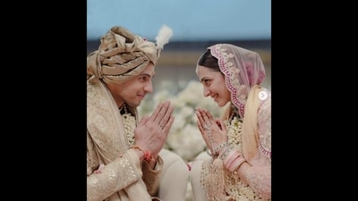 Sidharth Malhotra and Kiara Advani in their wedding outfits. (Instagram/@kiaraaliaadvani) Sidharth Malhotra and Kiara Advani in their wedding outfits. (Instagram/@kiaraaliaadvani)