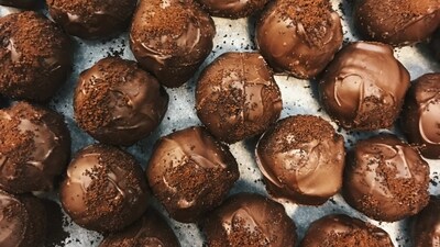 Chocolate Making Experience: Another unique gift idea for Chocolate Day is a chocolate making kit. You can bond with your partner as you make delicious chocolates at the comfort of your home.&nbsp; (Unsplash)