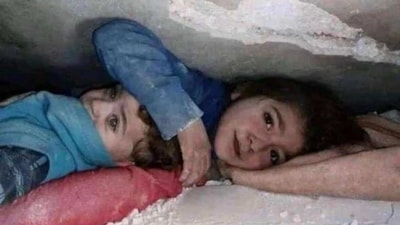 As the video and photographs went viral, the girl was hailed as a hero for maintaining her strength and determination in the face of the disaster. (Twitter/@mhdksafa) As the video and photographs went viral, the girl was hailed as a hero for maintaining her strength and determination in the face of the disaster. (Twitter/@mhdksafa)