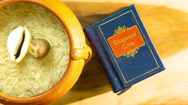 “When read within the epic, we are able to grasp its whys and wherefores of the Bhagavad Gita.” (Shutterstock) “When read within the epic, we are able to grasp its whys and wherefores of the Bhagavad Gita.” (Shutterstock)