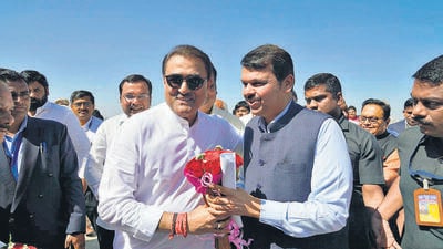 Praful Patel praises Fadnavis to the skies Praful Patel praises Fadnavis to the skies