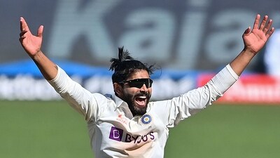 India's Ravindra Jadeja celebrates his fifth wicket, after the dismissal of Australia's Peter Handscomb (not pictured) during the first day of the first Test cricket match between India and Australia at the Vidarbha Cricket Association (VCA) Stadium in Nagpur on February 9, 2023. (Photo by Indranil MUKHERJEE / AFP) / IMAGE RESTRICTED TO EDITORIAL USE - STRICTLY NO COMMERCIAL USE (AFP) India's Ravindra Jadeja celebrates his fifth wicket, after the dismissal of Australia's Peter Handscomb (not pictured) during the first day of the first Test cricket match between India and Australia at the Vidarbha Cricket Association (VCA) Stadium in Nagpur on February 9, 2023. (Photo by Indranil MUKHERJEE / AFP) / IMAGE RESTRICTED TO EDITORIAL USE - STRICTLY NO COMMERCIAL USE (AFP)