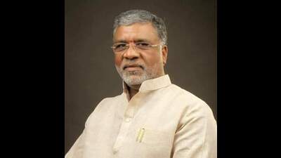 Congress party finally managed to withdraw the nomination form of rebel candidate Balasaheb Dabhekar on Thursday (HT PHOTO)