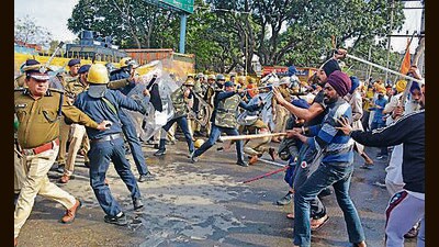 The violence reported on Wednesday at the Mohali-Chandigarh border saw 33 cops being injured. (HT file photo) The violence reported on Wednesday at the Mohali-Chandigarh border saw 33 cops being injured. (HT file photo)