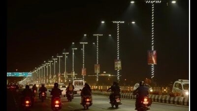 Two new cuts have been made on Shaheed Path in front of the SSB building and Lulu Mall. (HT Photo) Two new cuts have been made on Shaheed Path in front of the SSB building and Lulu Mall. (HT Photo)