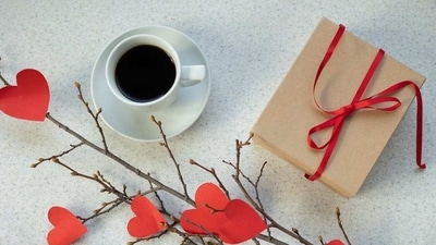 Valentine's Day: Pamper your husband with gifts that range from photo frames, key chains, analog watches to skincare products. (Pexels) Valentine's Day: Pamper your husband with gifts that range from photo frames, key chains, analog watches to skincare products. (Pexels)