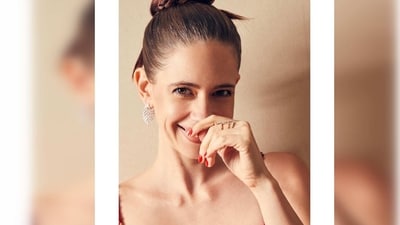 Kalki Koechlin looks straight into the camera and passes a blushing smile to her fans. (Instagram/@kalkikanmani)