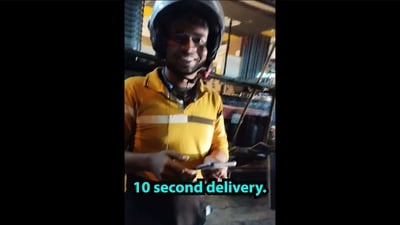 This delivery executive delivered the order in just ten seconds. (Twitter/@caleb_friesen2) This delivery executive delivered the order in just ten seconds. (Twitter/@caleb_friesen2)