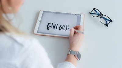 A tablet computer is a great way to ensure the benefits of a computer but on smaller and lighter screen. (Pexels)