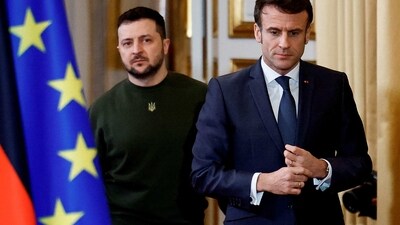 France's President Emmanuel Macron and Ukraine's President Volodymyr Zelensky arrive for a joint press conference with Germany's Chancellor in Paris on Wednesday. (AFP)