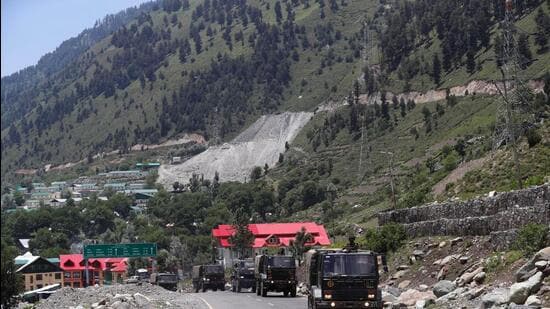 According to available surveillance and satellite imagery inputs, Beijing has a three-layer arrangement to project force along LAC with border guards forming the first layer, Tibet military district troops as the second, and reserve troops in the form of light to medium combined armed brigades or CABs (each CAB has around 4500 troops with mechanized elements and armour as per terrain requirement) forming the third. (Reuters File)