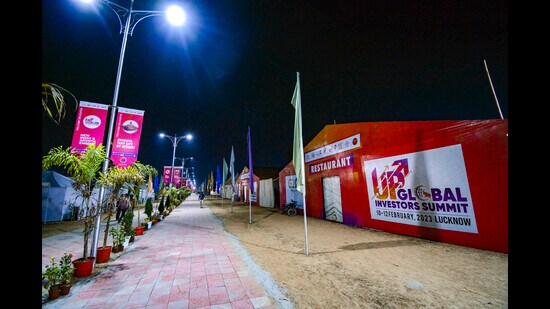 Lucknow: Preparations in the final stage for the UP Global Investors Summit 2023 in the Vrindavan Yojana area of Lucknow, Wednesday night, Feb 8, 2023. The Summit is scheduled from 10 to 12 Feb. 2023. (PTI Photo/Nand Kumar) (PTI02_09_2023_000035B) (PTI)