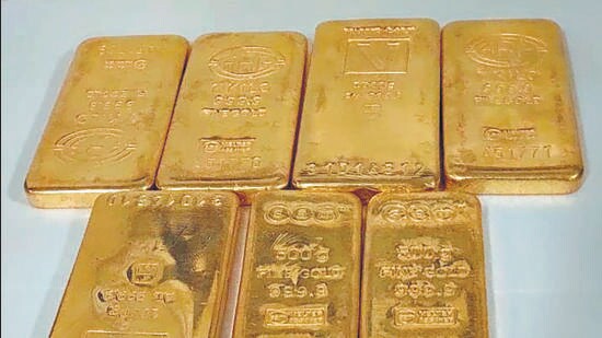 The anti-smuggling department seized around 81 kilograms of smuggled gold worth around ₹42 crore last month. The gold was being smuggled using different modes of ingenious concealments such as in body cavities, slippers, buckles of worn belt, trolley bags etc, said the source. (HT Photo)