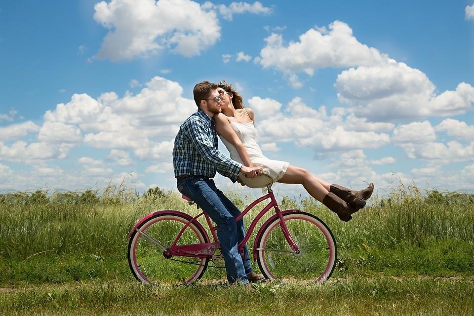 Happy couples often turn these small fragments of time into memories worth remembering for lifetime. (Pixabay) Happy couples often turn these small fragments of time into memories worth remembering for lifetime. (Pixabay)
