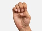 Here are 8 reasons of having numb fingers in the middle of the night or upon sleeping.