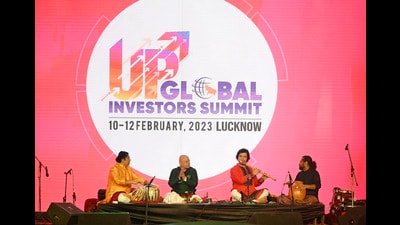 (From left) Tabla player Satyajit Talwar, violinist Kumaresh Rajagopalan, flautist Rakesh Chaurasia and ghatam player Ullur Giridhar Udappa performing at the cultural pandal. (HT Photo) (From left) Tabla player Satyajit Talwar, violinist Kumaresh Rajagopalan, flautist Rakesh Chaurasia and ghatam player Ullur Giridhar Udappa performing at the cultural pandal. (HT Photo)