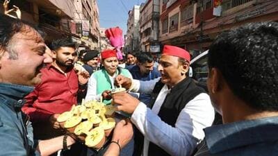 Akhilesh enjoying Banasi delicacies on Friday (HT photo)