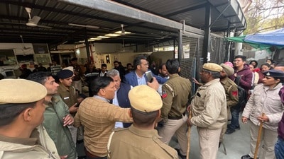 Chandigarh mayor Anup Gupta (centre) arguing with the Estate Office officials and police during the sealing drive at Bharat Vikas Parishad Charitable Diagnostic Centre in Sector 24. (HT Photo) Chandigarh mayor Anup Gupta (centre) arguing with the Estate Office officials and police during the sealing drive at Bharat Vikas Parishad Charitable Diagnostic Centre in Sector 24. (HT Photo)