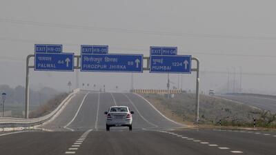 Gurugram, India-February 10, 2023: A view of Delhi–Mumbai Expressway near Gurugram-Sohna road, PM Narendra Modi will inaugurate the around 209-kilometer-long Sohna-Dausa stretch on 12th February from Dausa Rajasthan, in Gurugram, India, on Friday, 10 February 2023. (Photo by Parveen Kumar/Hindustan Times) Gurugram, India-February 10, 2023: A view of Delhi–Mumbai Expressway near Gurugram-Sohna road, PM Narendra Modi will inaugurate the around 209-kilometer-long Sohna-Dausa stretch on 12th February from Dausa Rajasthan, in Gurugram, India, on Friday, 10 February 2023. (Photo by Parveen Kumar/Hindustan Times)